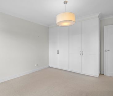 Renovated & Spacious 2 Bedroom Apartment - Photo 3