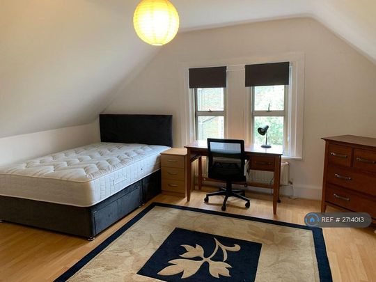 1 bedroom in a house share to rent - Photo 1