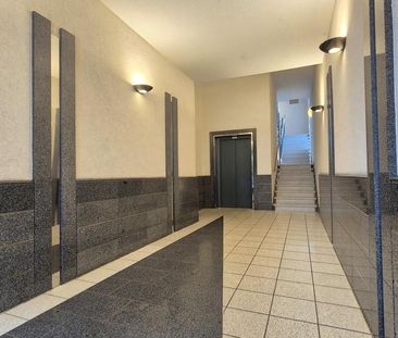 Citylife Flair trifft Ruhe: Wohnung mit Aufzug und TG-Platz in Stut... - Photo 4