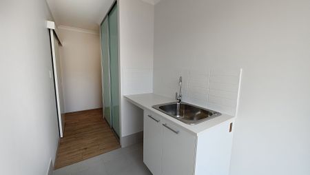 Near New Luxury 4x2 Home&excl; - Photo 4