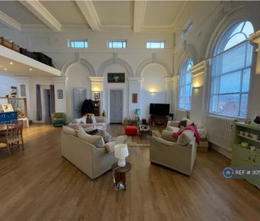 2 bedroom penthouse to rent - Photo 1