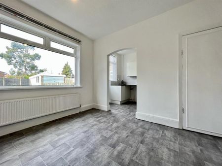 3 bedroom semi-detached house to rent - Photo 4