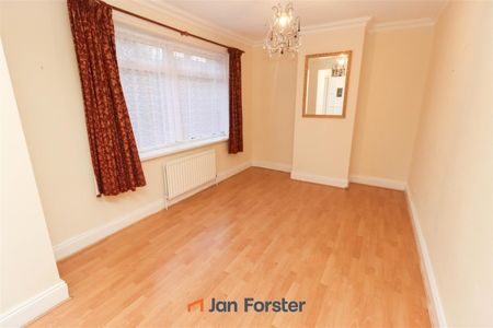 3 Bedroom House - End Terrace - Photo 2