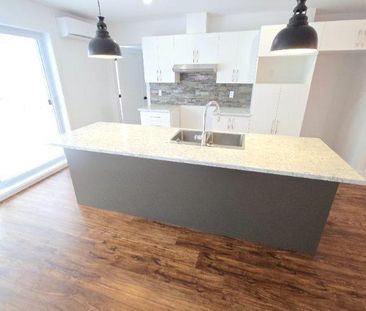 Grand condo 5 1/2 a louer - Photo 2