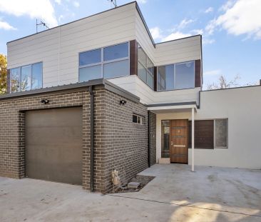 Contemporary Family Living in an Exclusive Woden Valley Setting - Photo 3