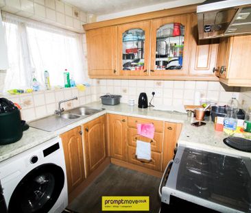 3 bedroom semi-detached house to rent - Photo 6
