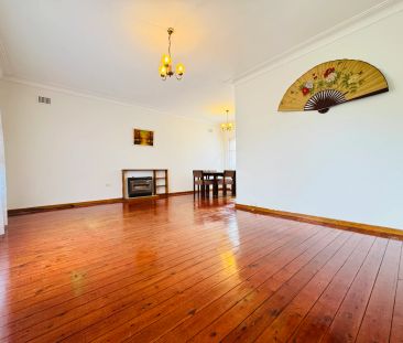 Comfortable Three-Bedroom Home with Optional Part Furnishing - Photo 3