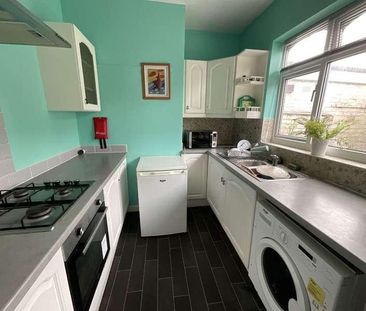 Maypole Hill, Halesowen, B63 - Photo 3