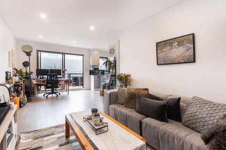 Recently Renovated to the Highest Standard - Photo 5