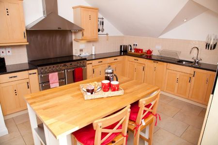 3 bedroom flat to rent - Photo 3