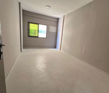 Company staff | Balcony | Dubai exit | Arab Mall - Photo 5