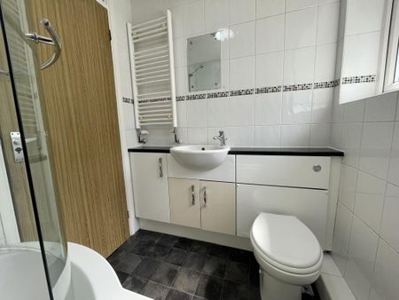 2 bedroom end of terrace house to rent - Photo 4