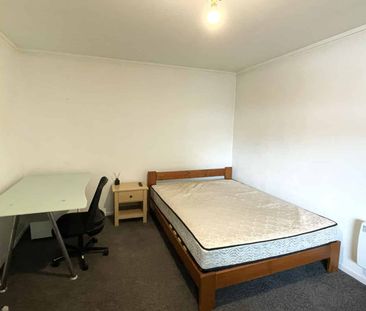 1 Room Available 2025 - Photo 5