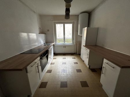 Location Appartement 4 pièces 90m² LE CREUSOT 71200 - Photo 4