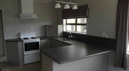 2-Bedroom Unit, Southampton Street West - Photo 2