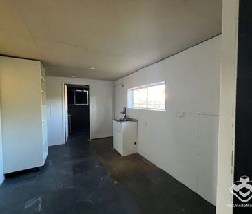 1404 sqm Huge block including a house, a 30 sqm shed, vacant land f... - Photo 6