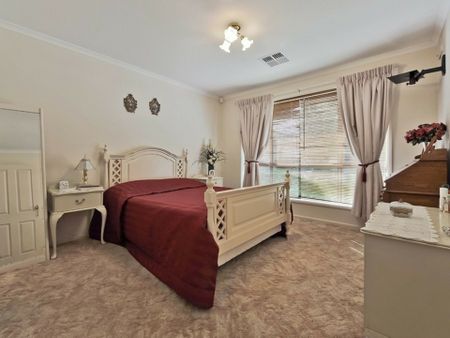 GREAT LOCATION, GREAT HOME! - Photo 2