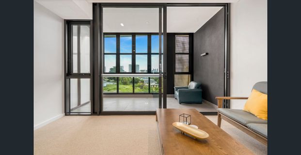 Stunning Studio At Parallel Riverside - Photo 1