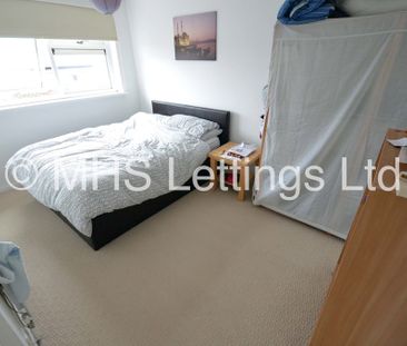 2 Bedroom Mid Terraced House for rent in Consort View - Photo 4