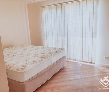 Single-Story Unit -Walk to School! Spacious Townhouse for Rent in S... - Photo 5