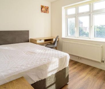 1 bedroom in a house share to rent - Photo 2