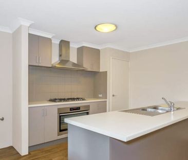 Spacious & Stylish in South Yunderup! - Photo 3
