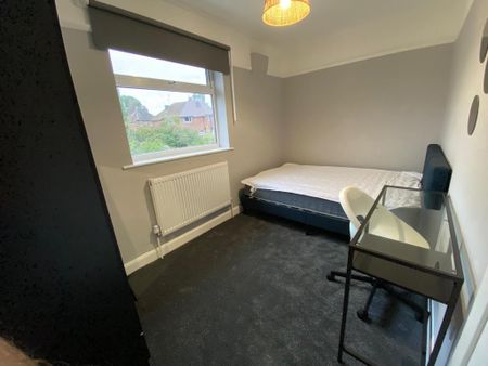 4 bedroom terraced house to rent - Photo 5