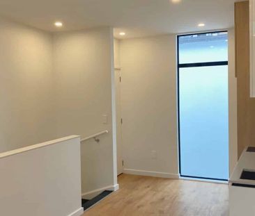 Luxury living on Taranaki Street - Photo 3