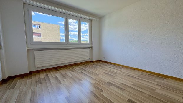 Rent a 4 ½ rooms apartment in Porrentruy - Photo 1
