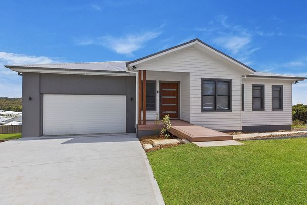 Brand new luxury designer home with water glimpses. - Photo 1