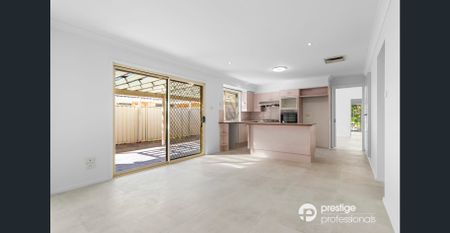 Spacious & Freshly Updated Family Home in Wattle Grove - Photo 2