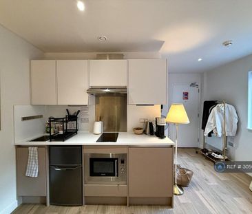 Studio to rent - Photo 2