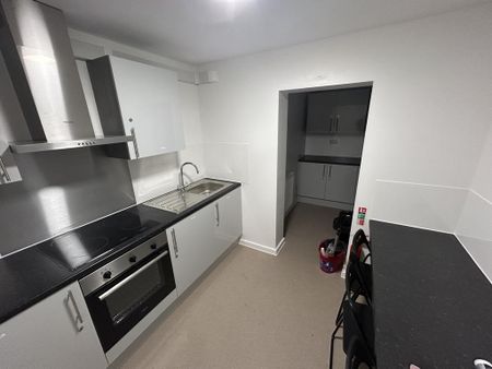 1 bedroom in a house share to rent - Photo 3