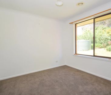 Leafy Cul-de-Sac Comfort – Move Straight In! - Photo 1