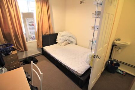 5 bedroom end of terrace house to rent - Photo 5