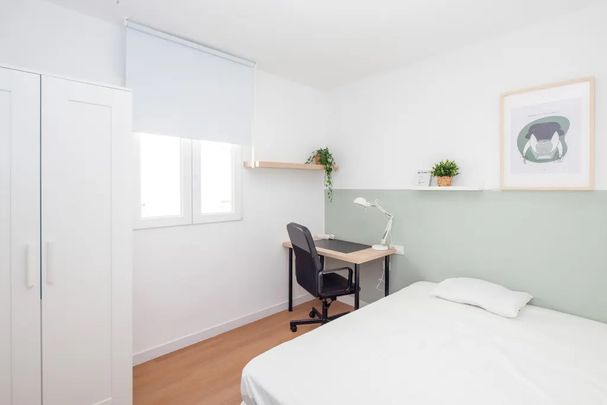 Carrer de lOrient, Valencia, Valencian Community 46004 - Photo 1