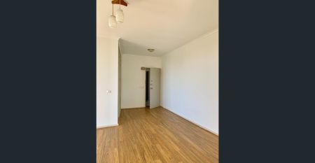 Well Maintained 1 Bedroom Flat - Photo 4