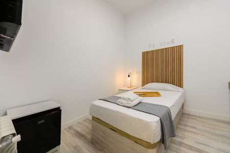 Calle de San Bernardo, Madrid, Community of Madrid 28015 - Photo 4