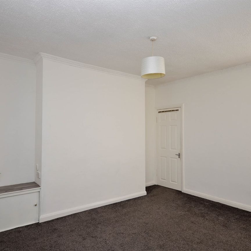 3 bed flat to rent in Dean Road, South Shields, NE33 - Photo 1