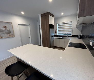 Hot on Hibiscus - Photo 6