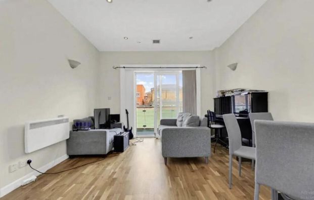 3 bedroom flat to rent - Photo 1