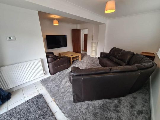 6 bedroom detached house to rent - Photo 1