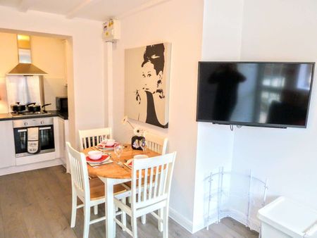 Garendon Gardens Room 5 - Photo 3