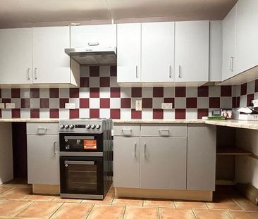 3 bedroom flat to rent - Photo 5