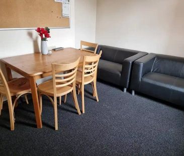 6 Bed Room - Photo 4