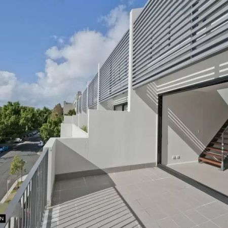 MGM MARTIN – ONE BEDROOM APARTMENT - Photo 3