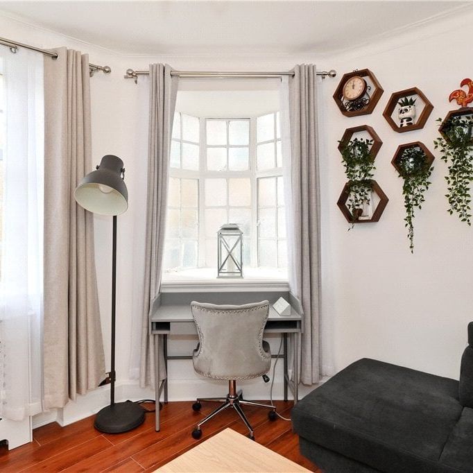 2 bedroom flat with 1 reception and 1 bathroom in 21 Seymour Street, W1H - Photo 1