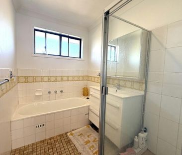 SPACIOUS FOUR BEDROOM TOWNHOUSE - Photo 2