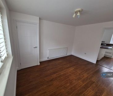 2 bedroom end of terrace house to rent - Photo 1