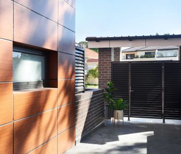 “Luxury Self-Contained Studio” - Photo 2